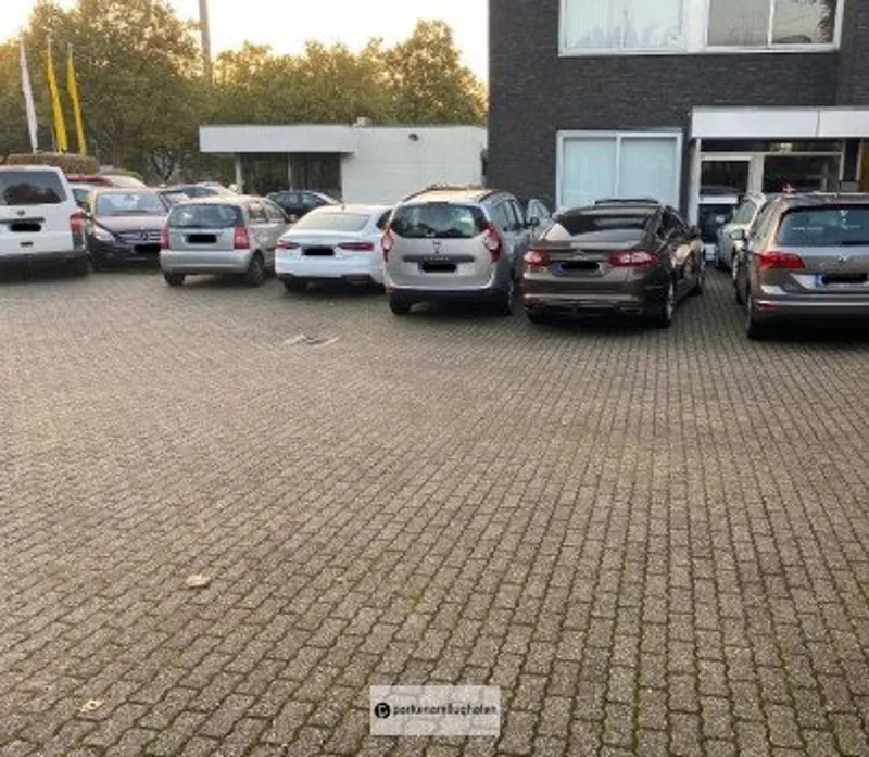 Universum Parking Bild 1